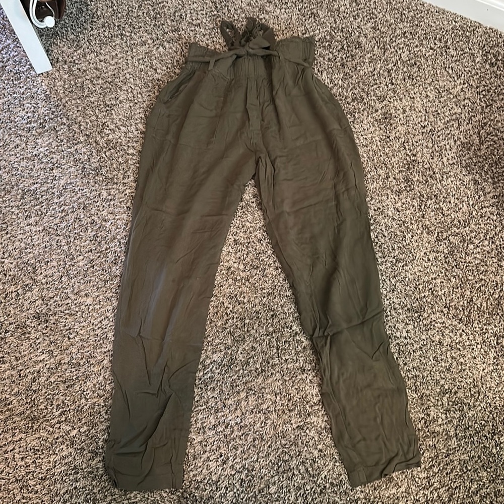 Shinestar size M flowy army green pants